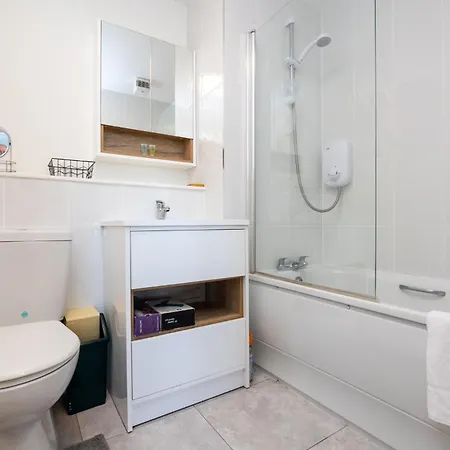 Flat W/ Balcony & Canal View - 4min To Station Apartment Dublin