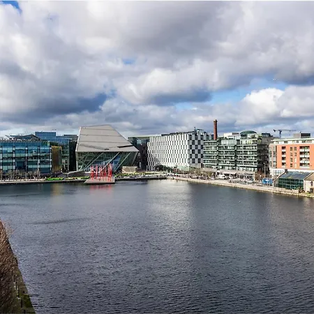 アパート Flat W/ Balcony & Canal View - 4min To Station *