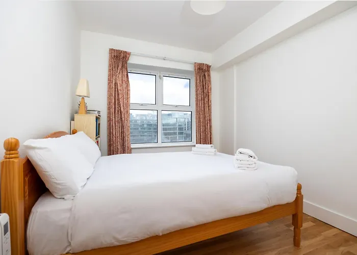 Flat W/ Balcony & Canal View - 4min To Station * دبلن