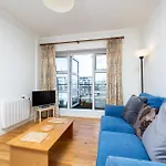 Flat W/ Balcony & Canal View - 4min To Station *