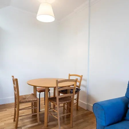 Flat W/ Balcony & Canal View - 4min To Station Apartamento