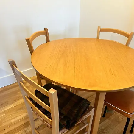 Flat W/ Balcony & Canal View - 4min To Station Apartman Dublin